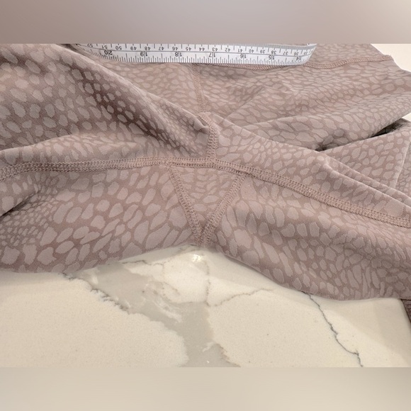 Beyond Yoga Soft Cocoa Animal Print Leggings size Medium - Picture 6 of 8